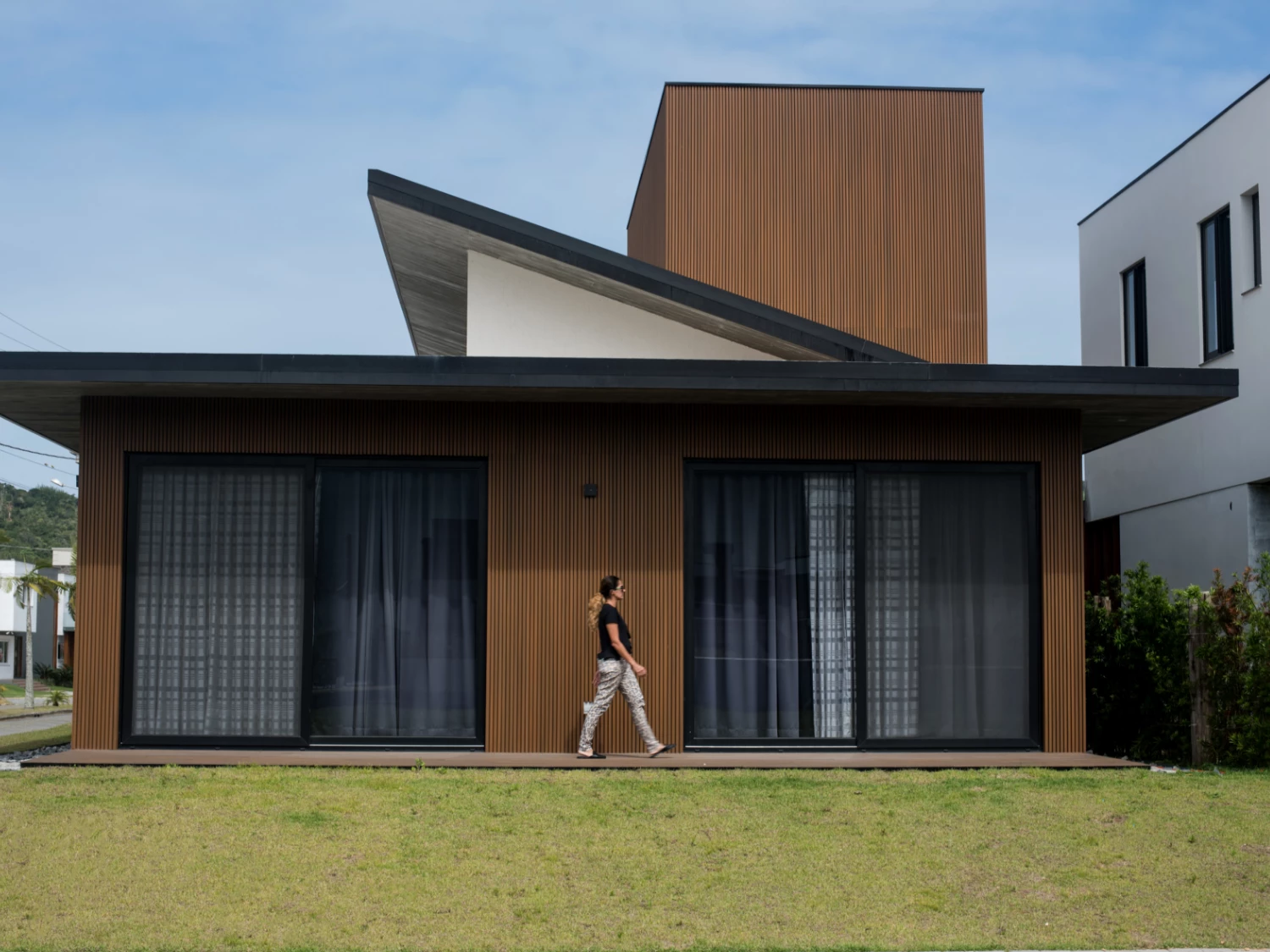 Modern house by arkowood EPL located in the Garopaba Project